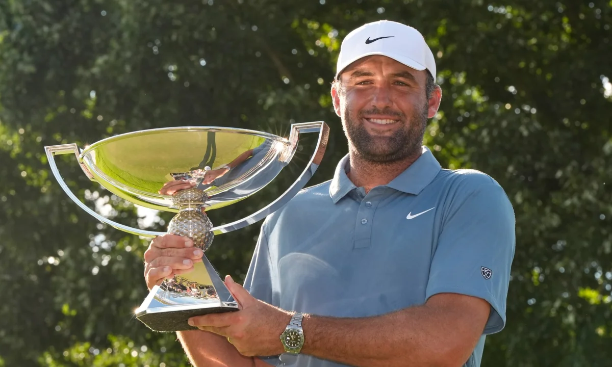 Scottie Scheffler je novým králem PGA Tour. Po 26 letech sesadil Tigera Woodse