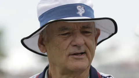 Komik Bill Murray propojil lásku ke golfu s krásami Irska. Nový seriál míří na obrazovky
