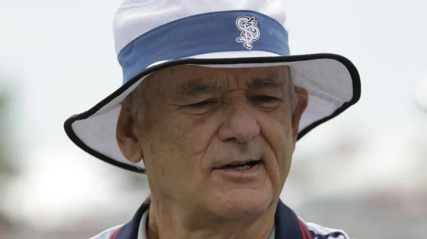 Komik Bill Murray propojil lásku ke golfu s krásami Irska. Nový seriál míří na obrazovky