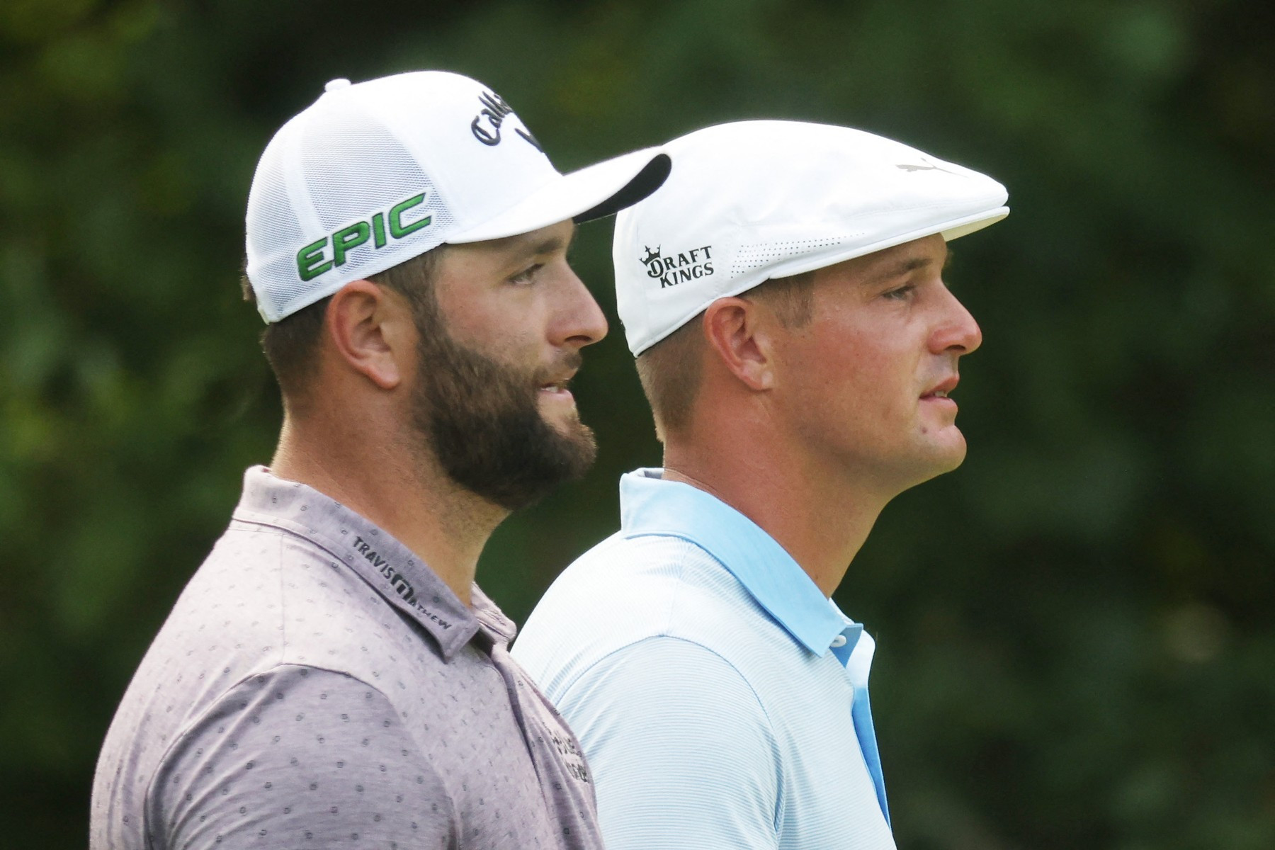 Jon Rahm a Bryson DeChambeau patří mezi největší hvězdy LIV Golf i její věřitele. Liga jim dluží miliony dolarů a oba nyní stojí před zásadním rozhodnutím o své další budoucnosti
