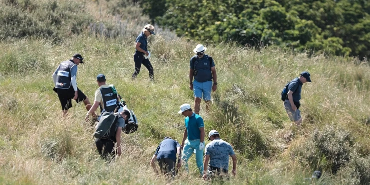 Podstrčil si míček a netušil, že ho někdo sleduje. Golfista dostal pětiletý trest