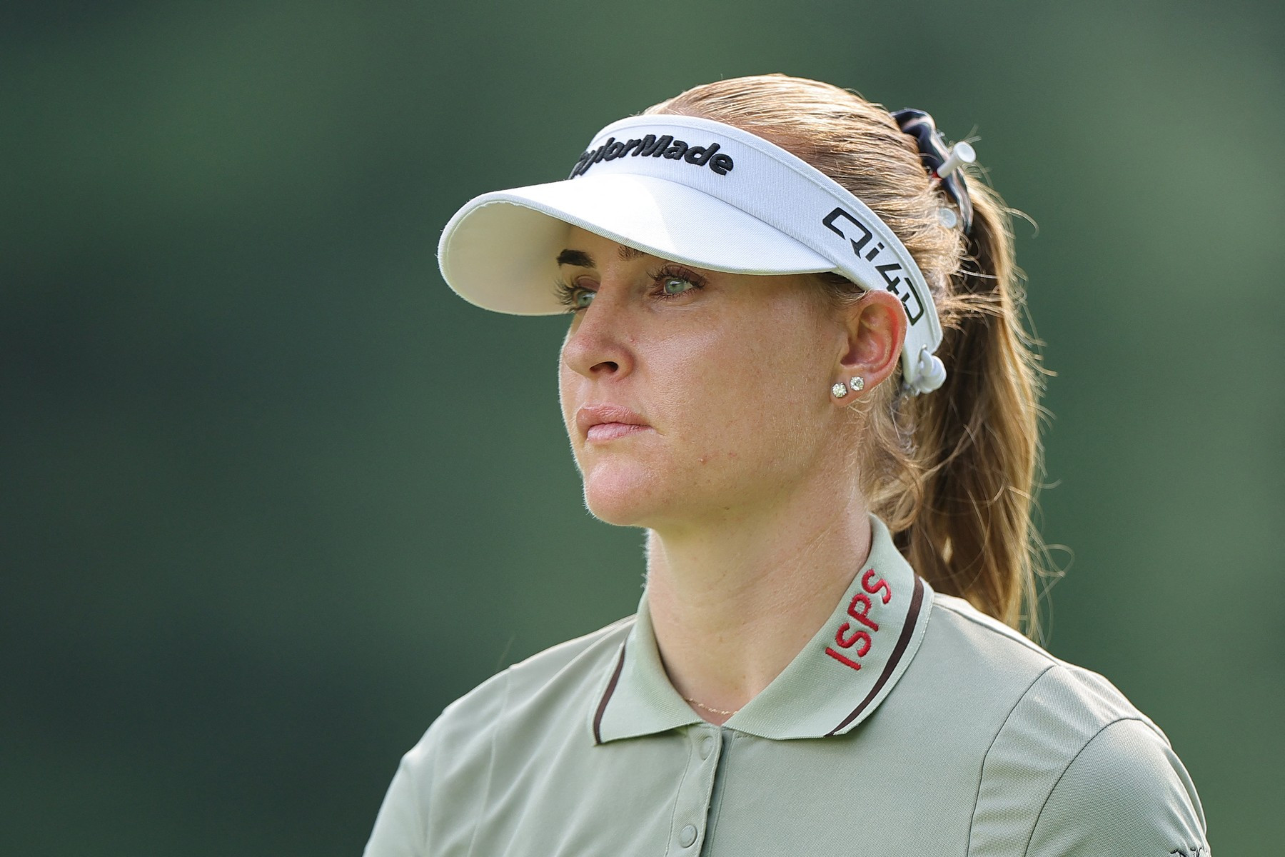Charley Hull je podle vedení evropského týmu zapřisáhlá abstinentka. Spekulace, že za jejím pozdním příchodem na trénink mohl být alkohol, proto její tým rázně odmítl