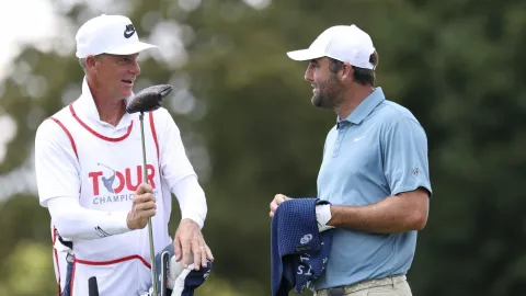 Schefflerův caddie vydělává víc než většina hráčů PGA. A to chtěl s kariérou skončit
