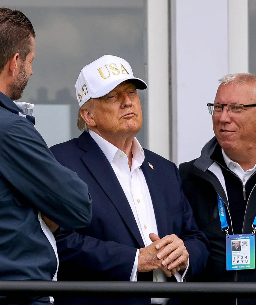 Trump si okázalým průletem Air Force One ukradl Irish Open. McIlroy odmítl jeho pozvání