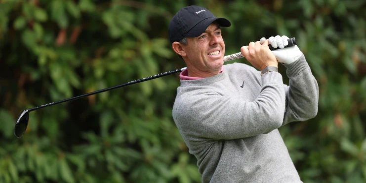 McIlroy čaroval s pravidly. Kontroverzní verdikt na BMW ho udržel ve hře o titul