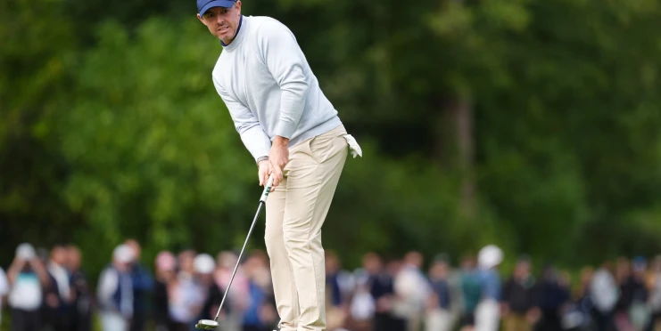 McIlroyovi se otevírá cesta k rekordu. Patrick Reed se na BMW zranil a odstoupil