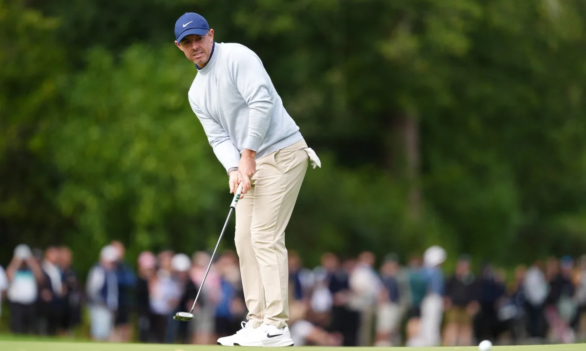 McIlroyovi se otevírá cesta k rekordu. Patrick Reed se na BMW zranil a odstoupil