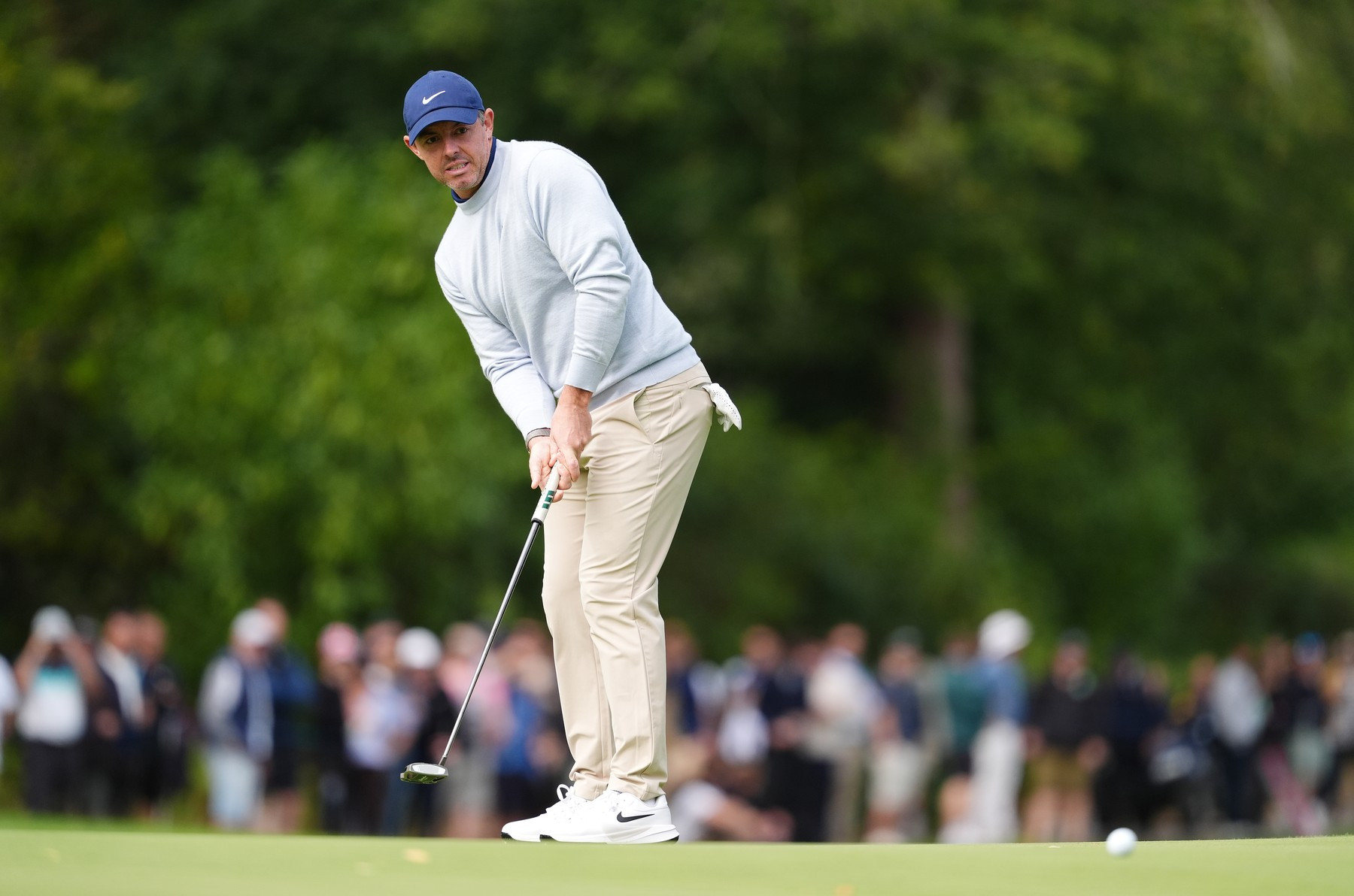 Rory McIlroy útočí na rekordní osmý titul v Race to Dubai. Zranění vedoucího Patricka Reeda mu teď může výrazně pomoci