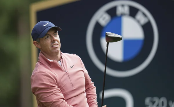 McIlroy se parádním finišem na BMW PGA vrátil do boje o titul i historický rekord
