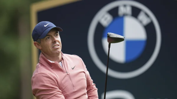 McIlroy se parádním finišem na BMW PGA vrátil do boje o titul i historický rekord