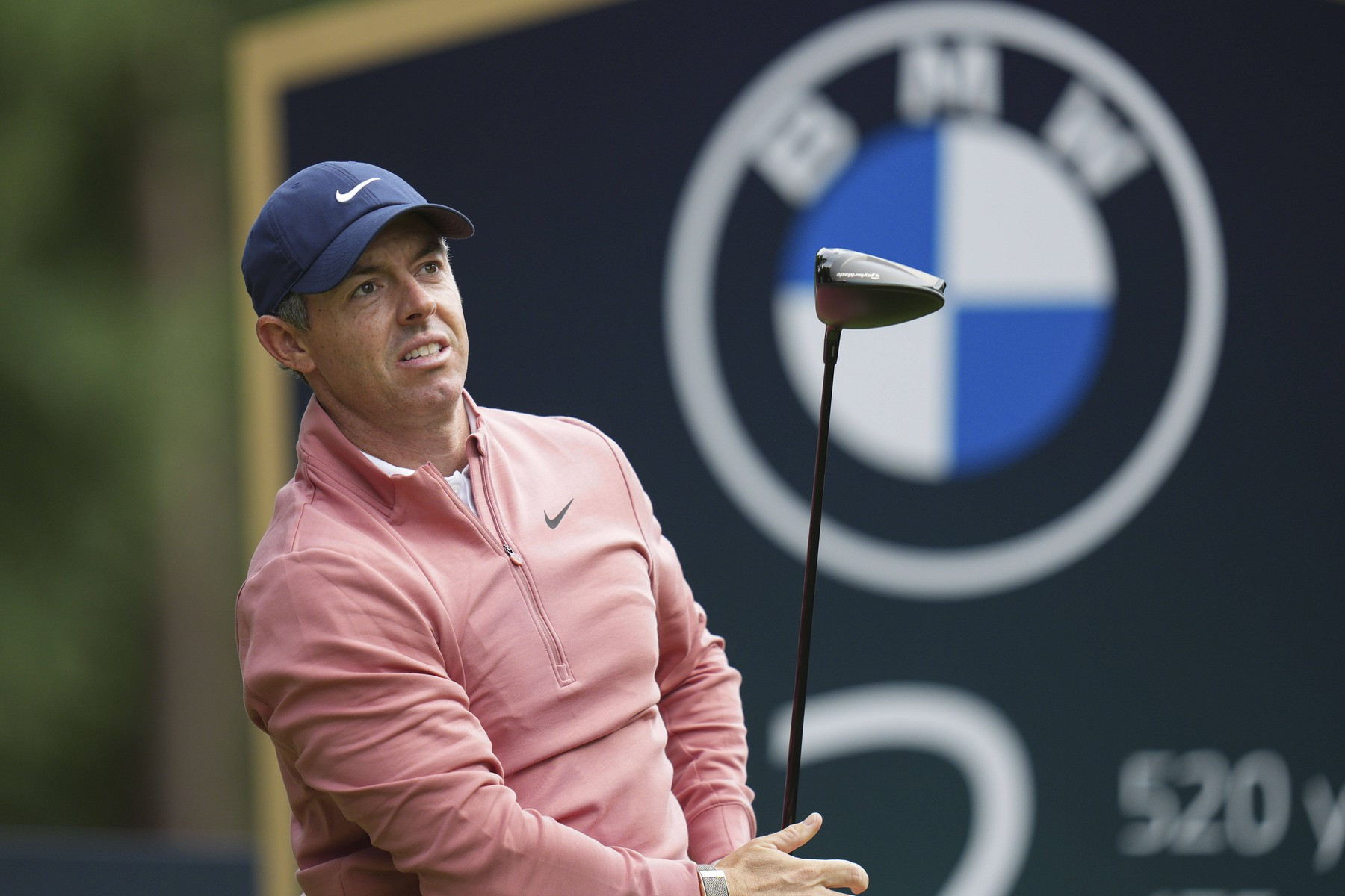 Rory McIlroy se fantastickým finišem ve Wentworthu vrátil do boje o titul a zároveň útočí na historický rekord v Race to Dubai