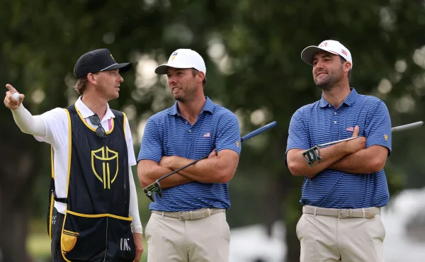 USA v čele Presidents Cupu: Scheffler s Burnsem zlomili kletbu, Clark kritizoval diváky