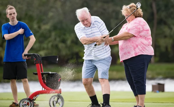 Mrtvice mu vzala golf, program PGA HOPE mu vrátil naději. Příběh 90letého veterána