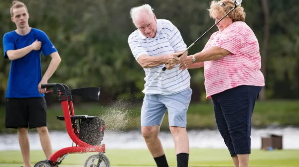 Mrtvice mu vzala golf, program PGA HOPE mu vrátil naději. Příběh 90letého veterána