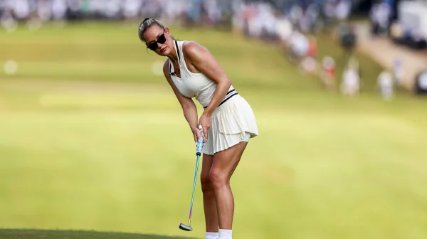 Video: Paige Spiranac dráždí fanoušky v odvážných halloweenských kostýmech