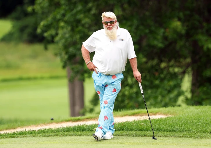 Tradice na Masters pokračuje! John Daly stěhuje svůj karavan i večírky do Topgolfu