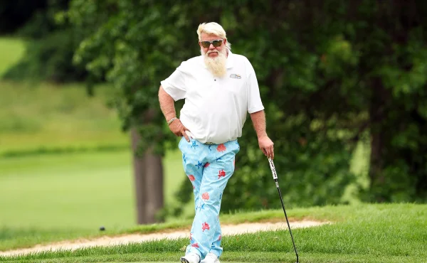 Tradice na Masters pokračuje! John Daly stěhuje svůj karavan i večírky do Topgolfu