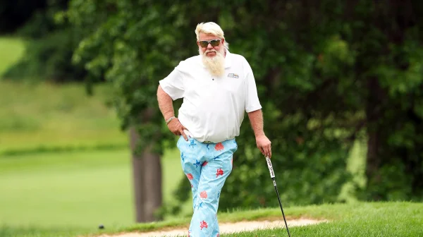 Tradice na Masters pokračuje! John Daly stěhuje svůj karavan i večírky do Topgolfu