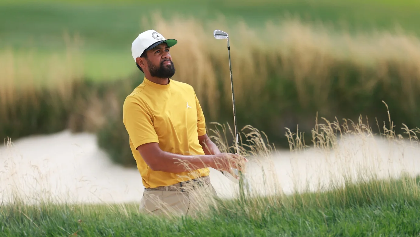 Tony Finau se dlouhodobě věnuje charitě a prostřednictvím své nadace věnoval nemalé prostředky na podporu mladých lidí a rodin v nouzi