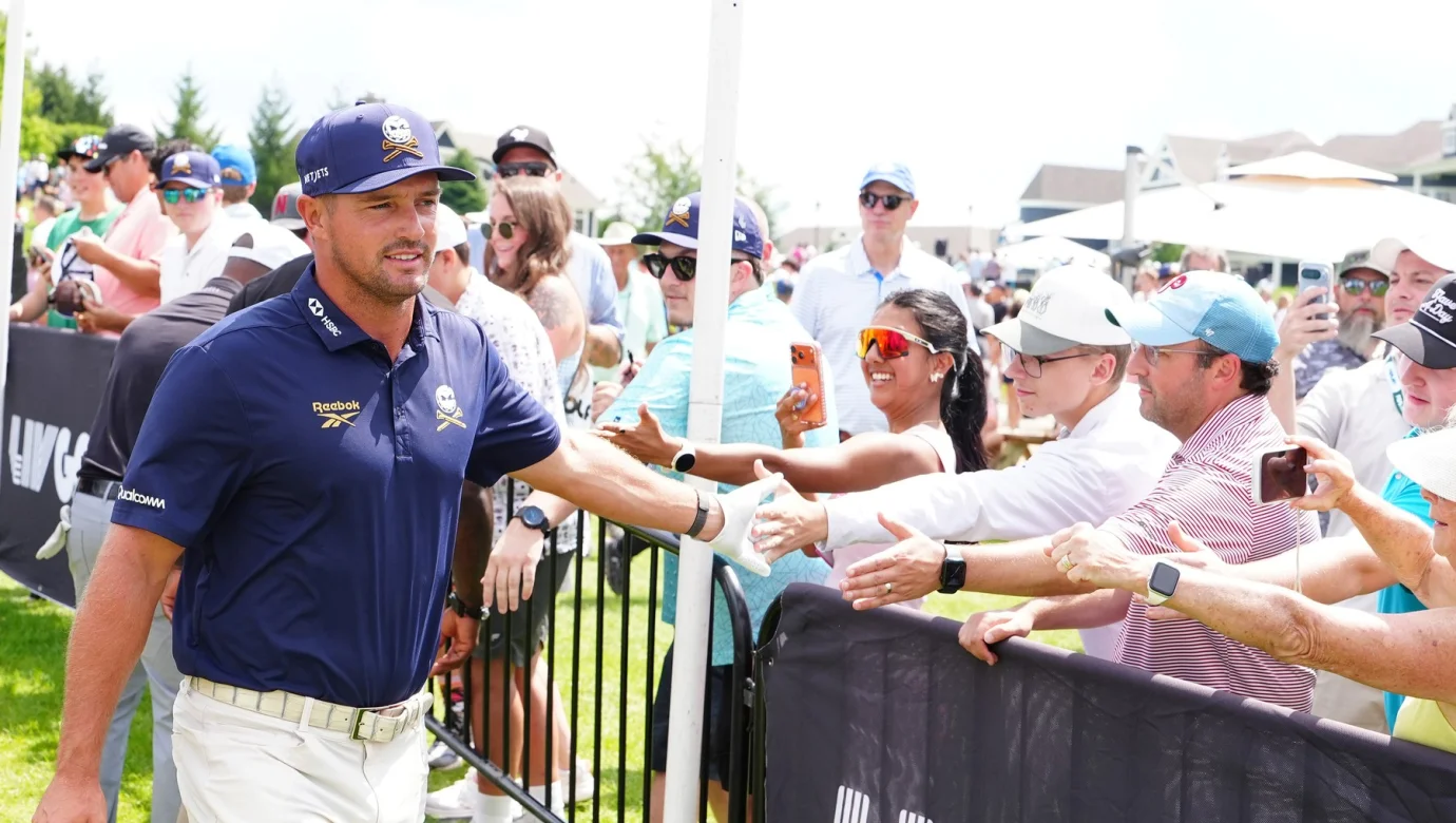 Bryson DeChambeau patří mezi největší hvězdy LIV Golf, které dokážou přilákat davy fanoušků. Právě jejich setrvání bude pro budoucnost ligy klíčové