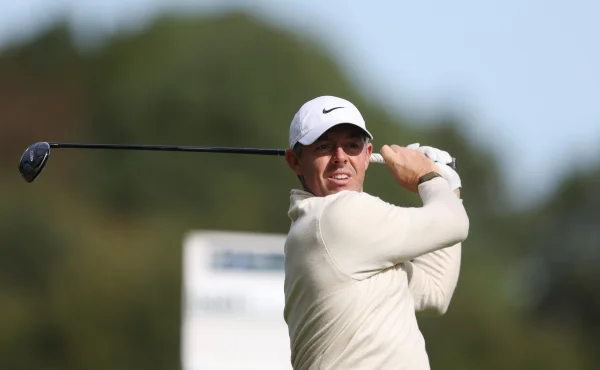 McIlroy míří do Emirátů za rekordem. Tour má kvůli bezpečnosti evropský plán B