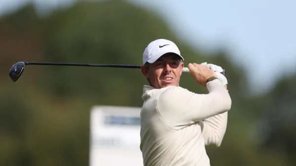 McIlroy míří do Emirátů za rekordem. Tour má kvůli bezpečnosti evropský plán B