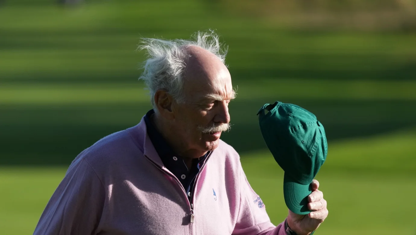 Dermot Desmond patří mezi nejvlivnější postavy FC Celtic. Během sobotního kola v St Andrews se stal terčem neobvyklého protestu fanoušků skotského klubu