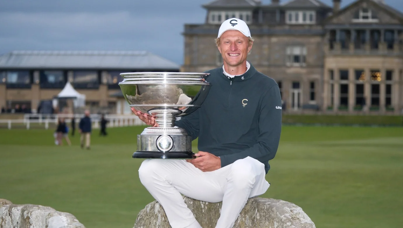 Adrian Meronk slaví emotivní triumf v St Andrews. Deset let po svém debutu na DP World Tour se v kolébce golfu dočkal jednoho z největších vítězství kariéry