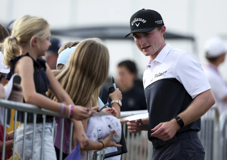 Dva eagly v řadě a pět birdie v závěru. Mladý talent útočí na rekord Korn Ferry Tour
