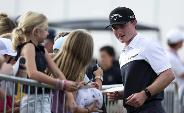 Dva eagly v řadě a pět birdie v závěru. Mladý talent útočí na rekord Korn Ferry Tour