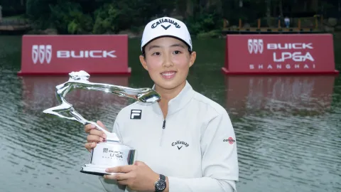 Žačka předčila svou mentorku! Yin v Šanghaji oslavila sedmý titul na LPGA Tour