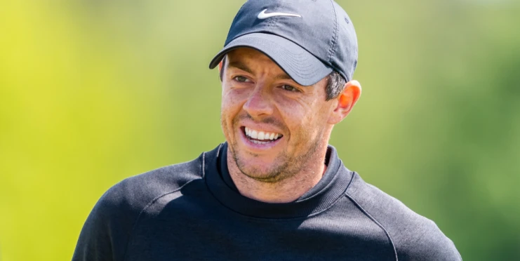 Manželku mu polili pivem, a tak McIlroy vyprovokoval posměšný popěvek na Donalda Trumpa