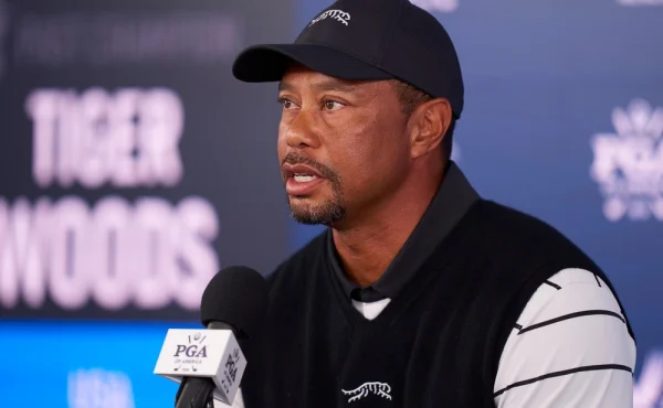 Tiger Woods se prý i po další operaci vrátí k soutěžnímu golfu. Jenomže už jen jako senior