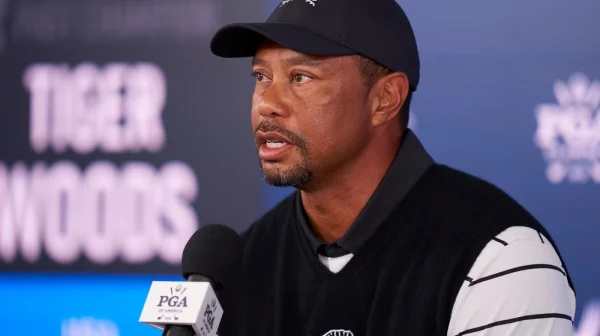 Tiger Woods se prý i po další operaci vrátí k soutěžnímu golfu. Jenomže už jen jako senior