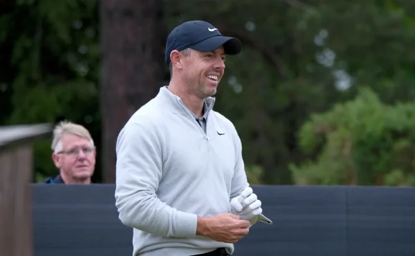 Rory McIlroy vynechá první turnaj FedEx Cupu a stejně to jeho pozici neohrozí
