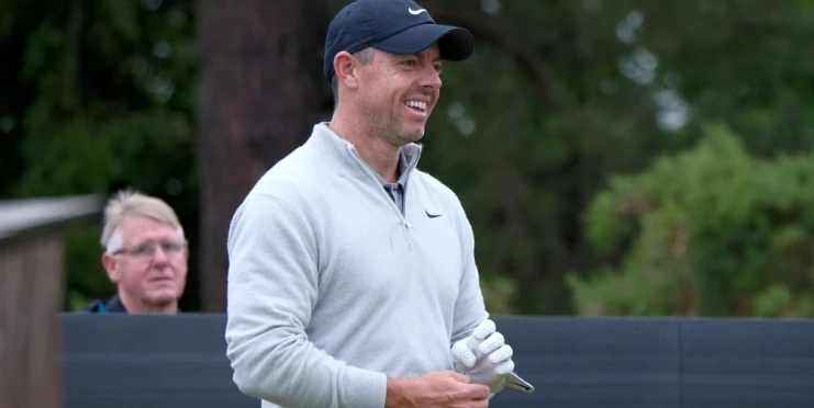 Rory McIlroy vynechá první turnaj FedEx Cupu a stejně to jeho pozici neohrozí