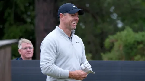 Rory McIlroy vynechá první turnaj FedEx Cupu a stejně to jeho pozici neohrozí