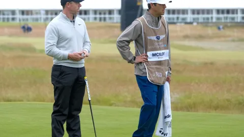Byl to risk, ale vyplatil se. Rory McIlroy má za caddieho kamaráda
