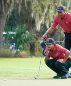 Na mě se nedívej, uč se od McIlroye radí legendární Tiger Woods svému synovi