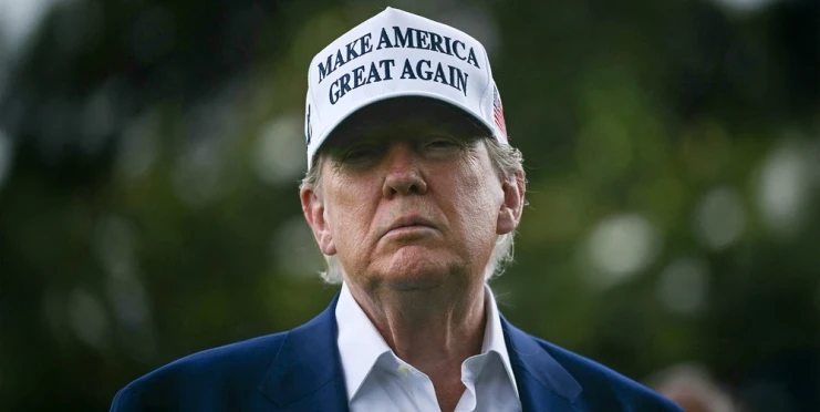 Caddie nenápadně vylepšil pozici Trumpova míčku. Ne poprvé, smějí se teď prezidentovi